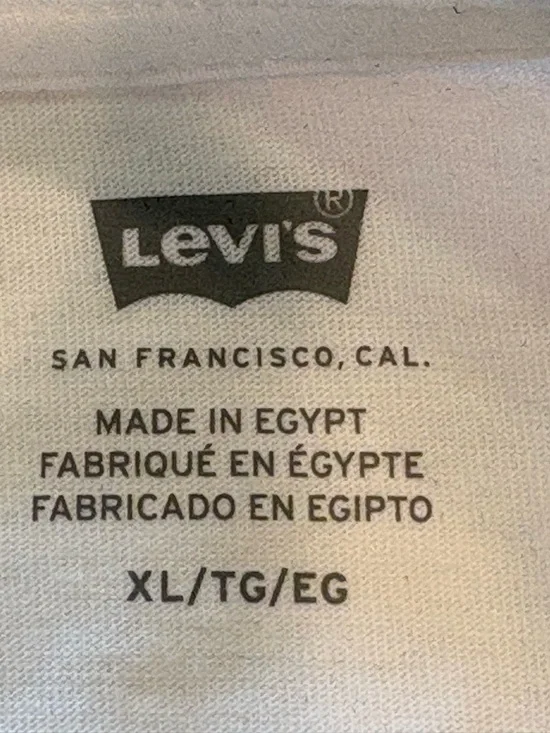 Levi’s White Logo Graphic Tee XL NWT Classic Red Batwing Cotton - Picture 6 of 9